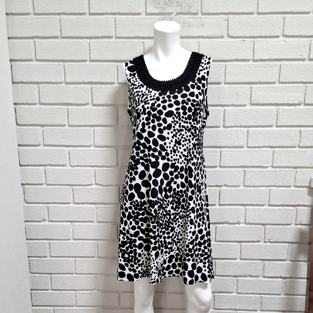 Tiana B.Elegant Black and White Beaded Detail Polka Dot Formal Dress. Sz PM